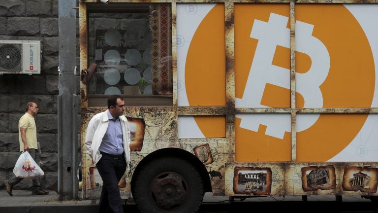 Bitcoin lên trang nhất của The Wall Street Journal
