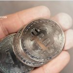 10.000-to-chuc-tai-chinh-cho- phep-khach-hang- mua-ban- -nam-giu-bitcoin -thong-qua-tai- khoan-ngan-hang-hinh-cover