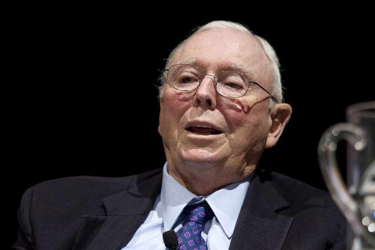 Charlie Munger ca ngợi Trung Quốc về việc cấm tiền điện tử