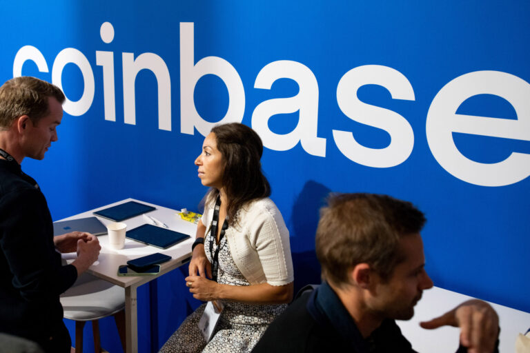 Coinbase cắt giảm khoảng 1100 nhân sự