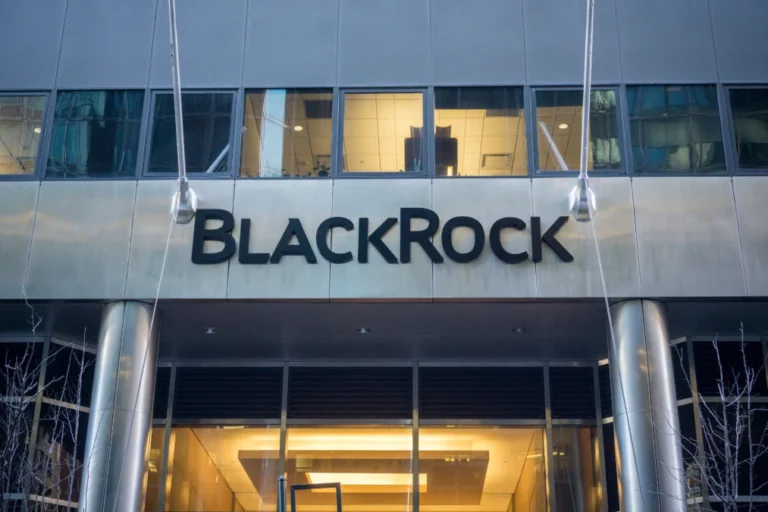 BlackRock ngạc nhiên khi có hơn 400 người nắm giữ ETF Bitcoin.